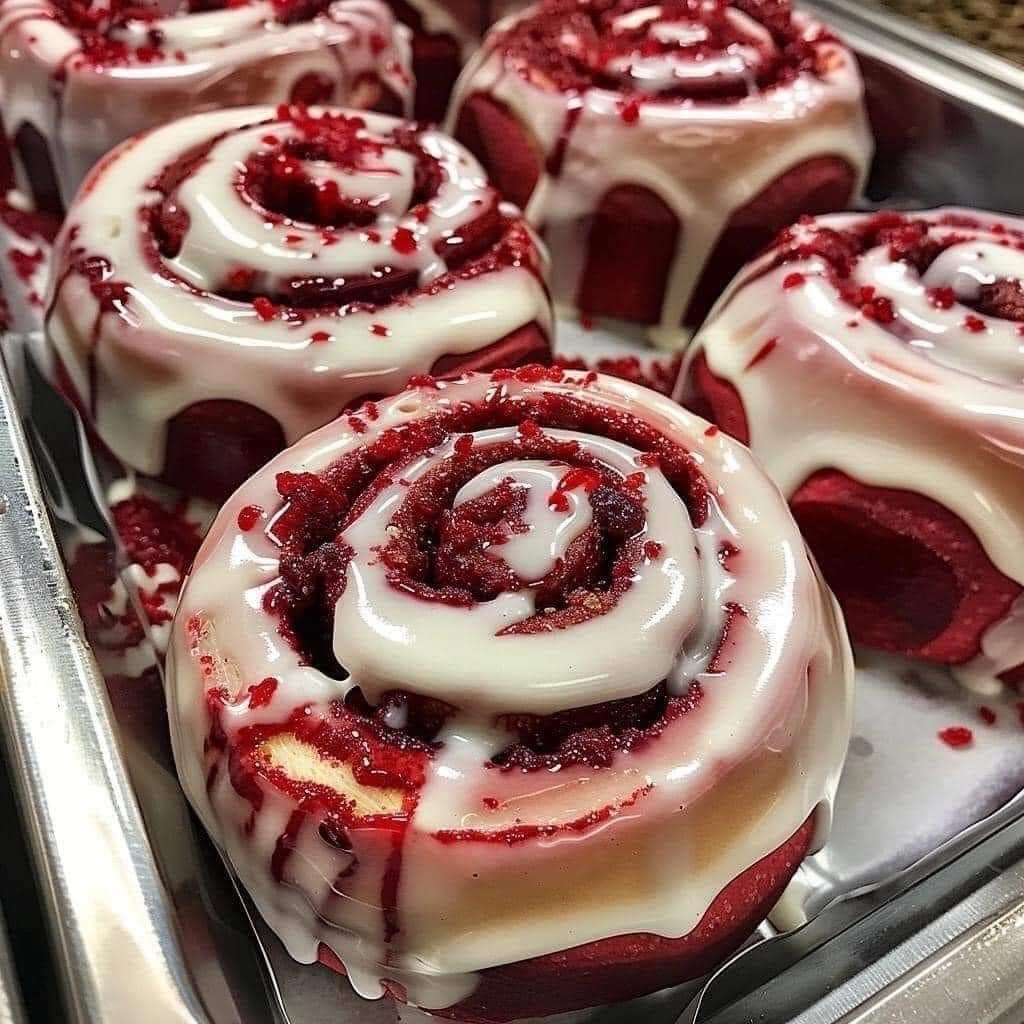 Red Velvet Cinnamon Rolls – Tasty Recipes